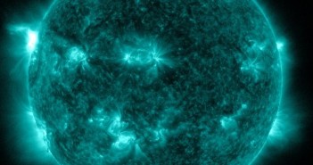 15 minut po fazie maksymalnej rozbłysku klasy M1.0 z 11 listopada 2012 roku / Credits - NASA, SDO