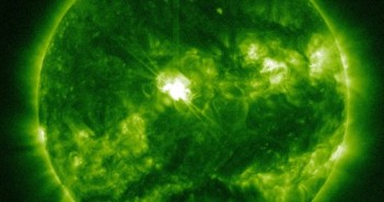 2 minuty po fazie maksymalnej rozbłysku klasy M3.5 - 21.11. 2012 / Credits - NASA, SDO