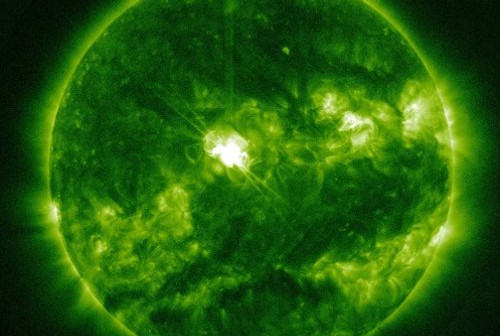 2 minuty po fazie maksymalnej rozbłysku klasy M3.5 - 21.11. 2012 / Credits - NASA, SDO