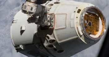 Dragon tuż po odłączeniu od ISS - 28.10.2012 / Credits - NASA