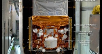 Zdjęcie ukazujące detektory wchodzące w skład instrumentu GBM teleskopu Fermi / Credits: NASA, Jim Grossmann