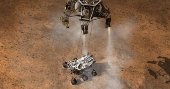 Łazik MSL podczas lądowania - wizualizacja artystyczna / Credits - NASA, JPL