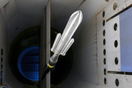 Model rakiety SLS w tunelu aerodynamicznym TDT w ośrodku Langley Research Center / Credits: NASA/LaRC