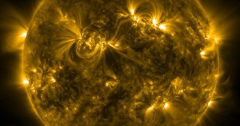 Sześć minut po fazie maksymalnej rozbłysku klasy M1.7 z grupy 1652 - 13.01.2013 / Credits - NASA, SDO