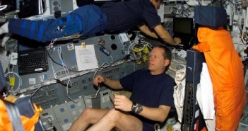Praca na pokładzie Columbii. Zdjęcie z 25 stycznia 2003 roku / Credits - NASA