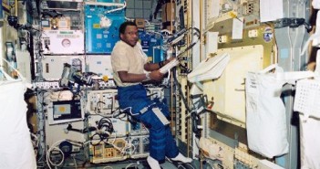 Wnętrze moduły SPACEHAB podczas STS-107. Zdjęcie wykonano pomiędzy 16 a 18 stycznia 2003 / Credits - NASA