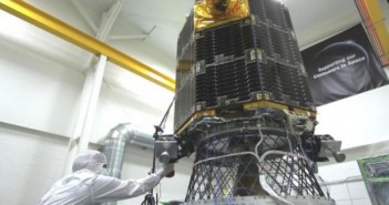 Sonda LADEE na platformie imitującej wibracje / Credits: NASA/Ames