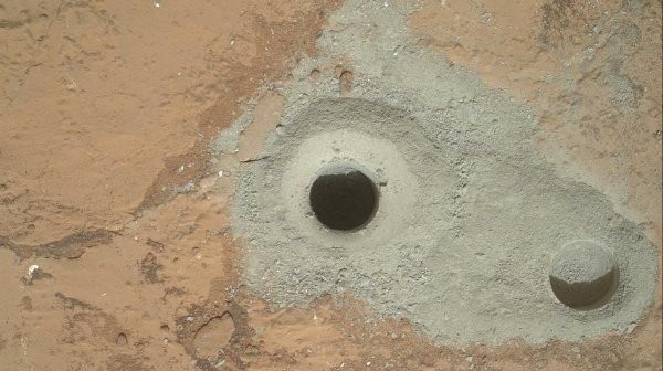 Pierwsze wiercenia MSL na Marsie / Credits - NASA, JPL-Caltech