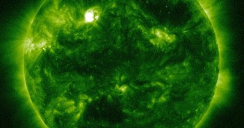 Na 4 minuty przed fazą maksymalną rozbłysku klasy C8.7 z 6 lutego 2013 / Credits - NASA, SDO