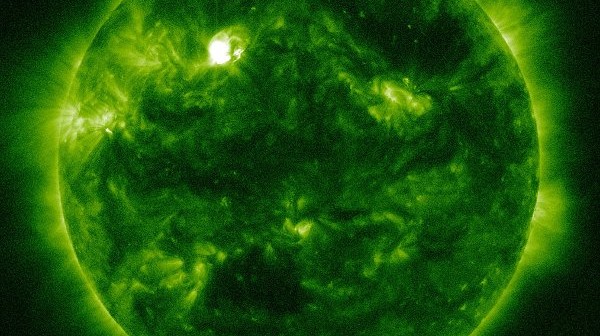 Na 4 minuty przed fazą maksymalną rozbłysku klasy C8.7 z 6 lutego 2013 / Credits - NASA, SDO