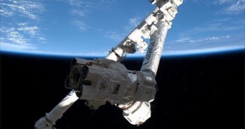 Testy SSRMS związane z przyjęciem kapsuły Dragon - 14.02.2013 / Credits - NASA