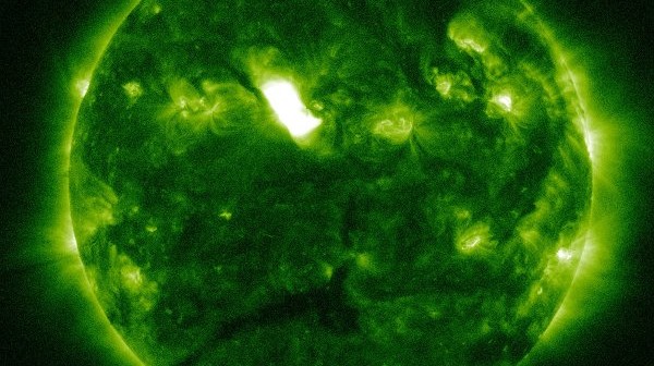 Trzy minuty po fazie maksymalnej rozbłysku klasy M1.2 z 15 marca 2013 / Credits - NASA, SDO