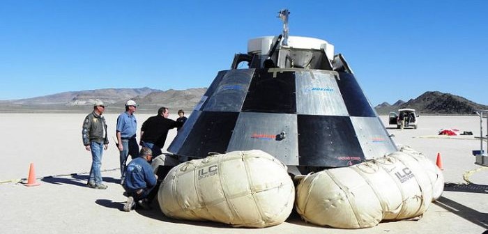 Kapsuła CST-100 na poduszkach powietrznych / Credits: Boeing