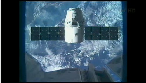 Dragon zbliża się do ISS / Credits - NASA TV