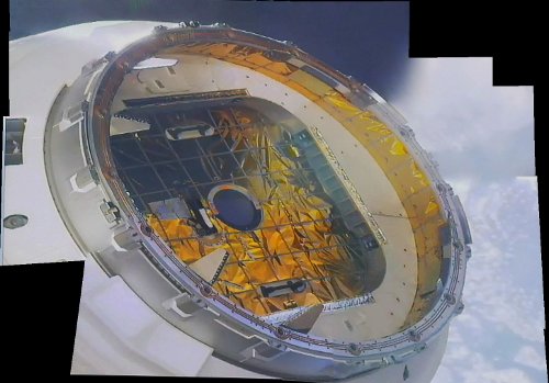 Port kapsuły Dragon / Mozaika wykonana przez użytkownika Prometeusz z Polskiego Forum Astronautycznego