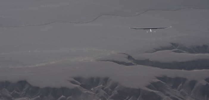 Piąty odcinek na trasie przelotu Ouarzazate-Rabat: samolot HB-SIA nad pustynią / Credits: Solar Impulse, J. Revillard