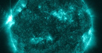 CME wywołane przez rozbłysk z 10 maja 2013 / Credits - NASA, SDO