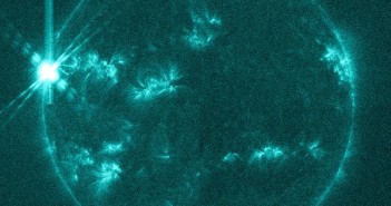 Na dwie minuty przed rozbłyskiem klasy X3.8 / Credits - NASA, SDO