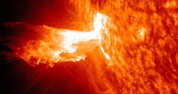 CME związane z rozbłyskiem z 21 czerwca 2013 z grupy 1777 / Credits - NASA, SDO