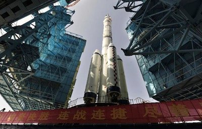Shenzhou-10 na wyrzutni / Credits - Xihua
