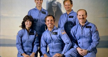 Załoga misji STS-7 / Credits - NASA