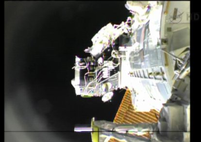 Luca Parmitano przy PMA-2 / Credits - NASA TV