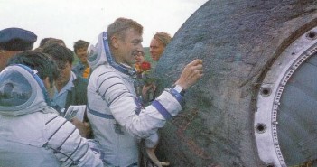 Hermaszewski after landing of Soyuz 30 mission / Credits - public domain