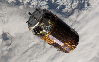 HTV-3 w pobliżu stacji ISS / Credits: NASA