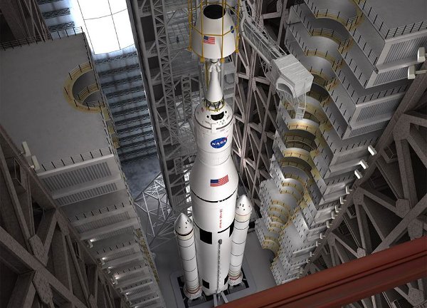 Grafika przedstwiająca rakietę SLS / Credits - NASA