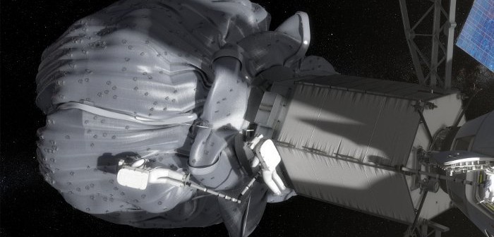 Spacer kosmiczny przy przechwyconej planetoidzie / Credits - NASA
