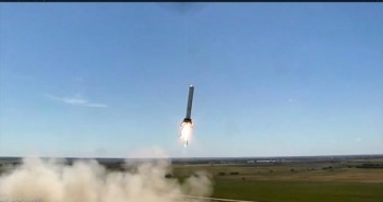 Lot Grasshoppera w przechyle / Credits: SpaceX