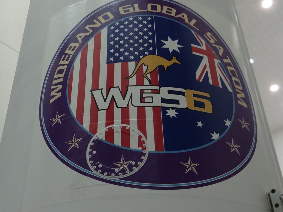 Logo misji WGS-6 na osłonie aerodynamicznej Delty IV / Credits: ULA