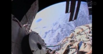 Widok na Ziemię i część ISS - ujęcie z EVA-34 / Credits - NASA TV