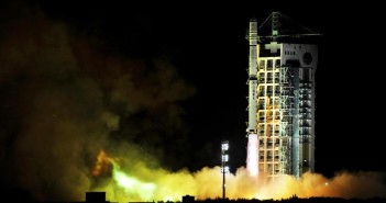 Start rakiety Chang Zheng 4C z satelitami Yaogan-17, 1 września 2013 / Credits: Xinhua
