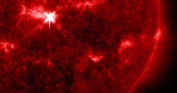 Moment rozbłysku klasy M4.2 z 22 października / Credits - NASA, SDO