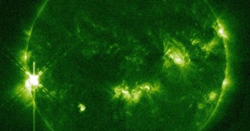 Rozbłysk klasy X2.1 - 25.10.2013 / Credits - NASA, SDO