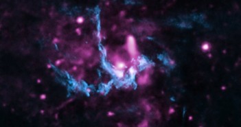 Wynik wspólnych obserwacji dżetu Sgr A* z Chandry i VLA / Credits: X-ray: NASA/CXC/UCLA/Z. Li et al; Radio: NRAO/VLA