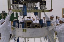 Proces integracji satelitów z rakietą nośną / Credits - blog.isilaunch.com