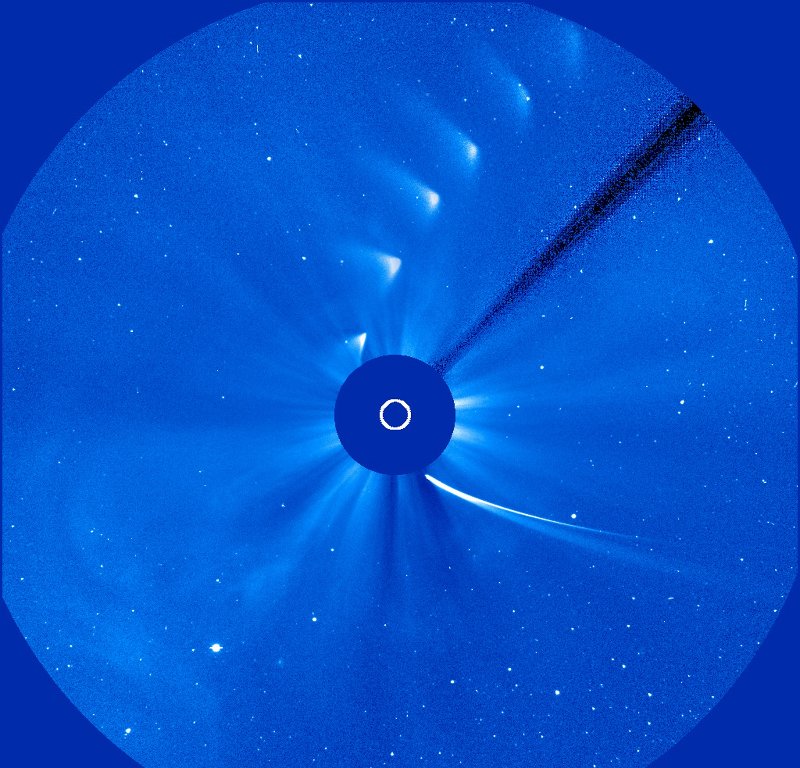 Przelot komety ISON dookoła Słońca / Credits - NASA, ESA, SOHO Movie Theater