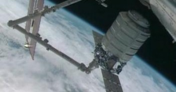 Komercyjny statek Cygnus podczas łączenia z ISS / Credtis: NASA