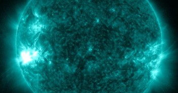 Pięć minut po fazie maksymalnej rozbłysku klasy M6.6 z 30 stycznia 2014 / Credits - NASA, SDO