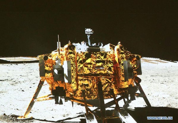 Łazik Yutu na Księżycu / Credits - CNSA
