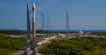 Wyjazd rakiety Atlas V z ładunkiem NROL-33 na stanowisko startowe / Credits: ULA