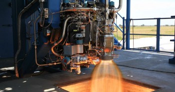 Test silnika SuperDraco w 2012 roku / Credits: SpaceX