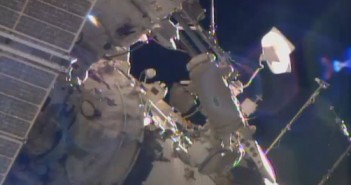 Prace podczas spaceru EVA-38 / Credits - NASA TV
