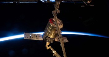 Cygnus przechwycony przez SSRMS / Credits - NASA