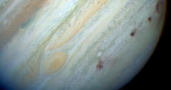 Jowisz po uderzeniach komety S-L 9 / Credits - NASA, ESA, HST