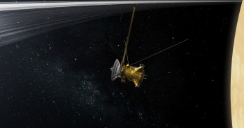 Cassini między Saturnem a jego pierścieniami - wizualizacja / Credits: NASA-JPL
