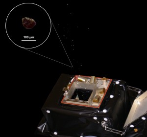 Wizualizacja procesu przechwytywania pyłu przez GIADA / Credit: ESA/Rosetta/GIADA/Univ Parthenope NA/INAF-OAC/IAA/INAF-IAPS