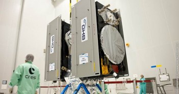 Montaż satelitów Galileo FOC-1 i 2 na wyrzutniku / Credit: ESA\Arianespace